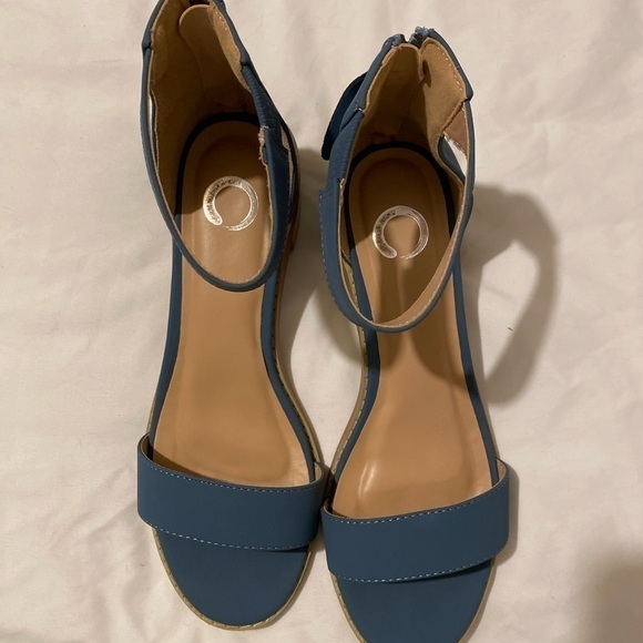 NEW IN BOX Journee Collection “Percy” Sandals. Blue. Women’s Size 7M - Picture 7 of 9